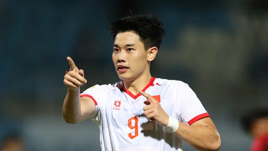 Tin bóng đá mới nhất: Đình Bắc nhận điểm 10 ở trận ra quân ASEAN Cup 2026