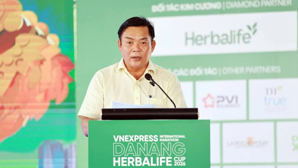 Tin yêu bóng đá: Runner 52 quốc gia dự VnExpress Da Nang International Marathon Herbalife Cup