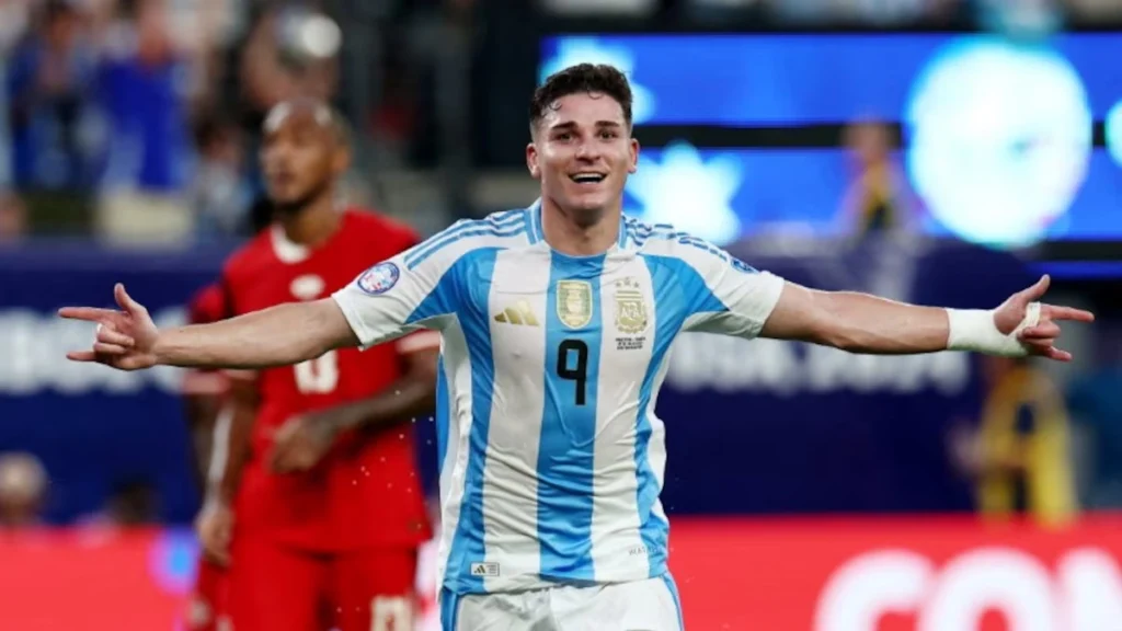 Tin hay: Julian Alvarez mở đường để tới Barca