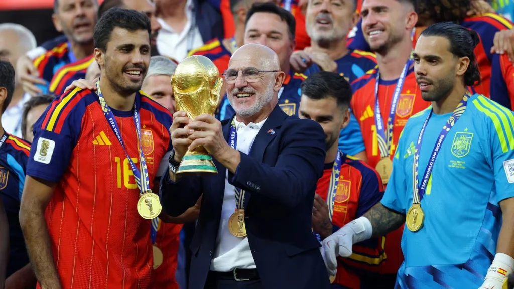 Tin hay: HLV Tây Ban Nha: ‘Khái niệm tiki-taka đôi khi mang tính miệt thị’