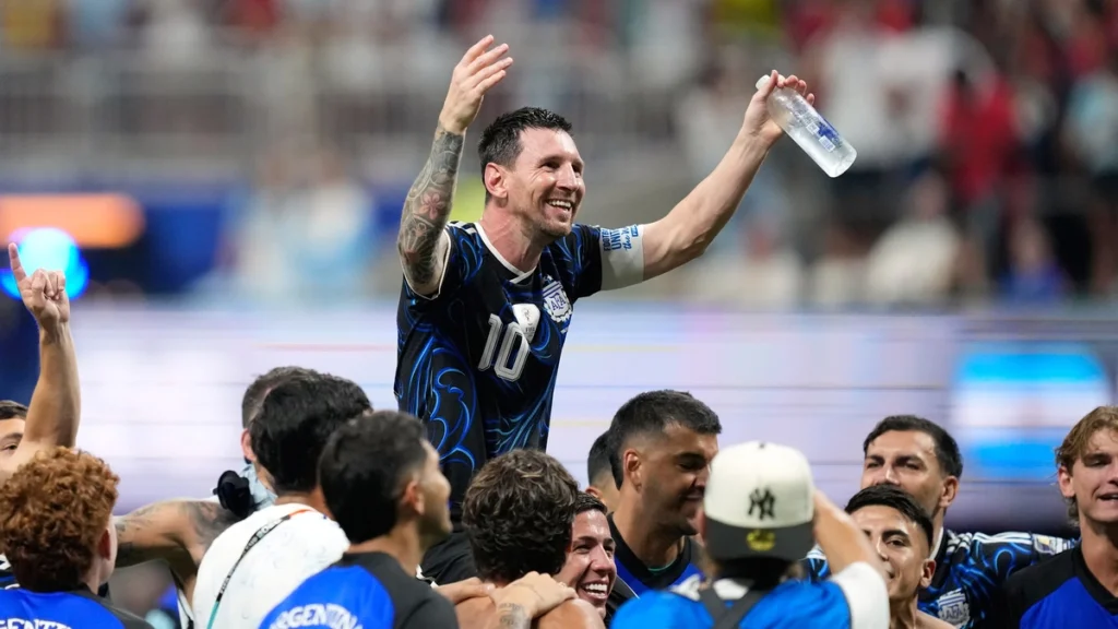 Tin bóng đá hôm nay: Messi làm HLV trên sân, phá chiến thuật Anh như thế nào?