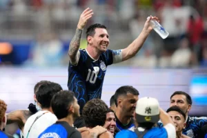 Tin bóng đá hôm nay: Messi làm HLV trên sân, phá chiến thuật Anh như thế nào?