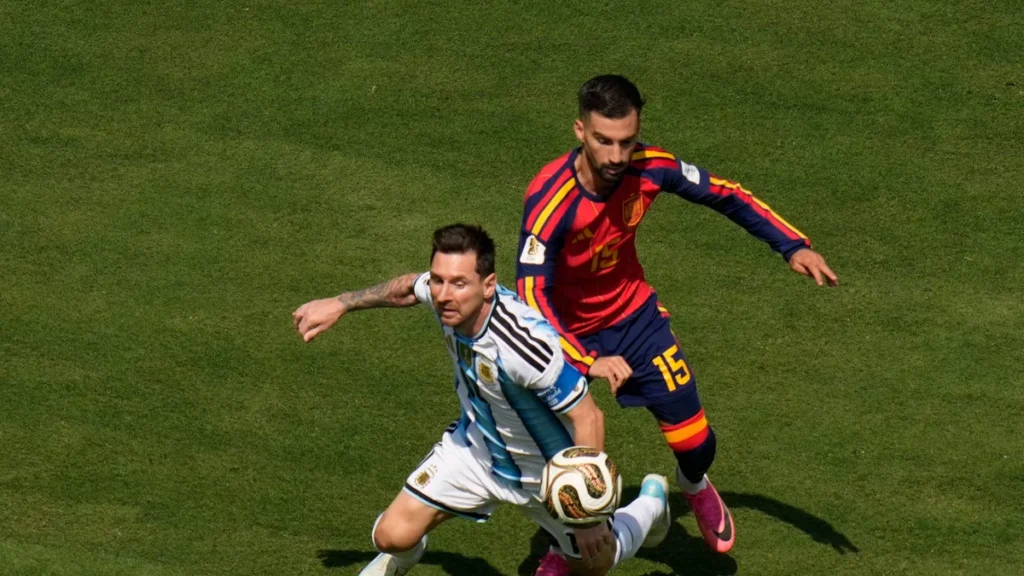 Tin hot: Vũ khí giúp Tây Ban Nha khiến Argentina không có bóng để chơi