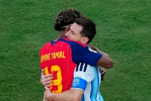 Yamal an ủi Messi sau khi vô địch World Cup 2026