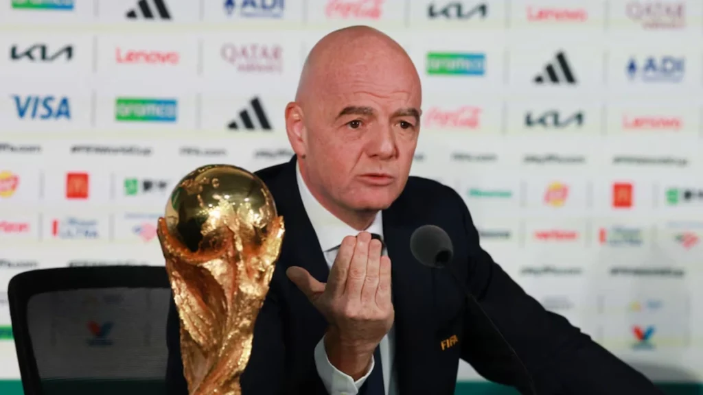 Tin hay: Chủ tịch FIFA có thực sự bất khả xâm phạm?