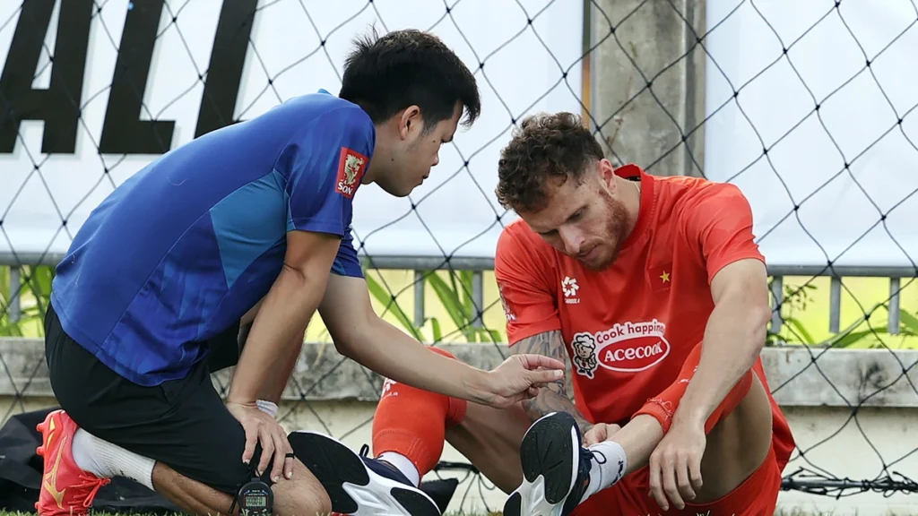 Tin bóng đá mới nhất: Tiền đạo nhập tịch chấn thương trước ASEAN Cup 2026