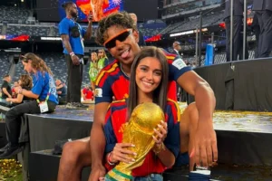 Bạn gái chúc mừng Yamal vô địch World Cup