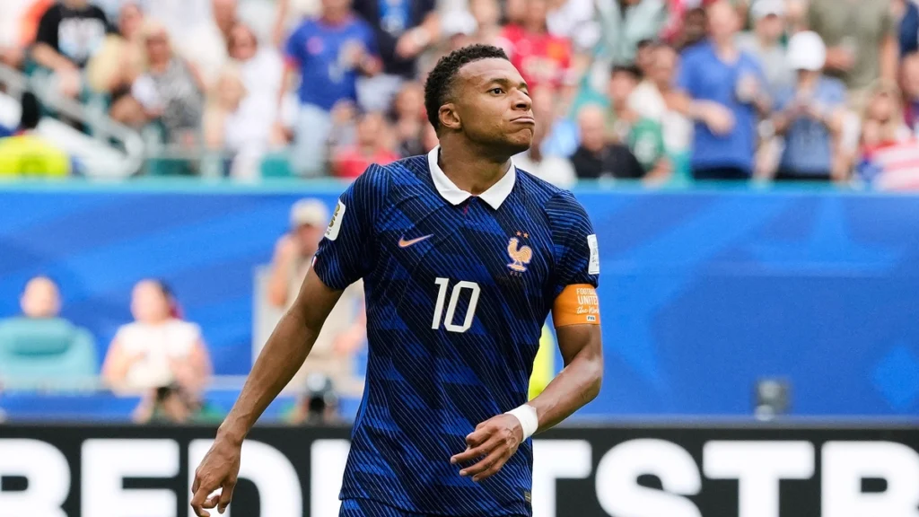 Tin bóng đá mới nhất: Mbappe phá kỷ lục ghi bàn của Messi ở World Cup
