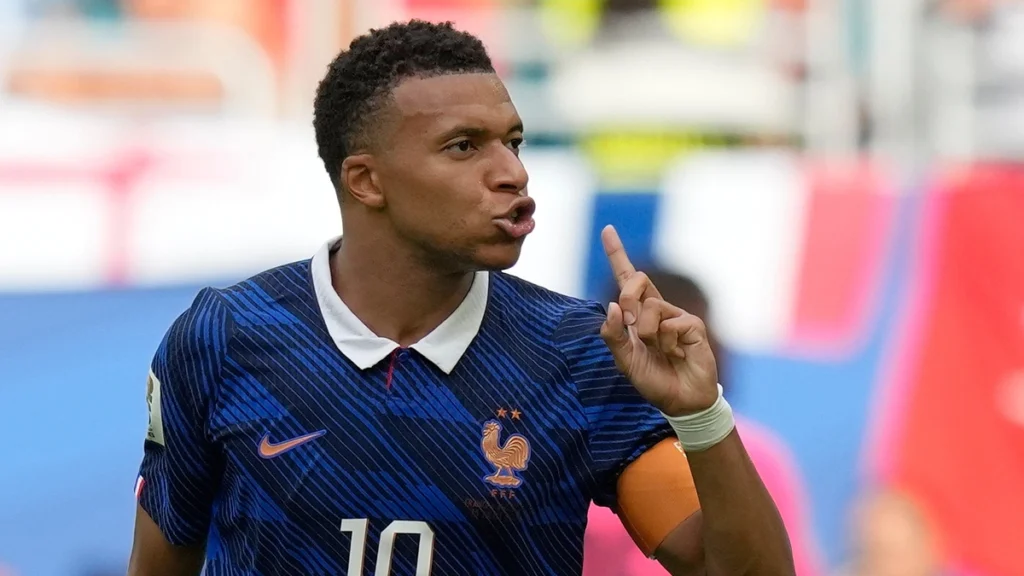 Tin hay: Mbappe giành Giày Vàng World Cup thứ hai liên tiếp