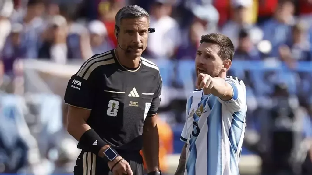 Tin yêu bóng đá: Trọng tài chung kết World Cup: ‘Messi đã hành xử đúng mực’