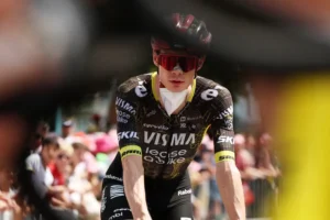 Cuộc kiểm tra doping lúc rạng sáng gây tranh cãi ở Tour de France