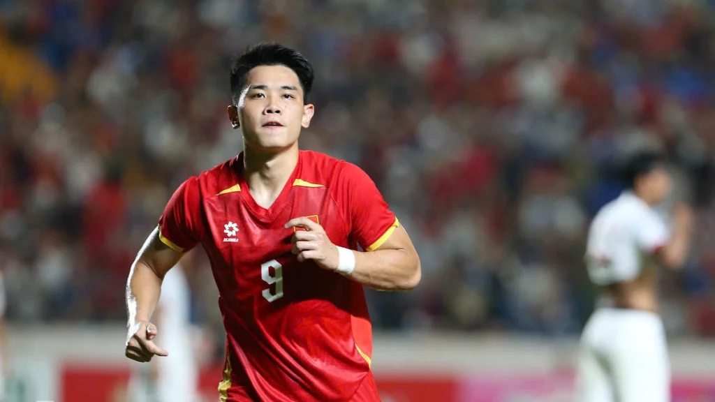 Tin bóng đá hôm nay: Đình Bắc thuộc nhóm 5 cầu thủ trẻ đáng xem nhất ASEAN Cup 2026