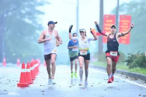 Mưa và gió mạnh thử thách runner tại VnExpress Marathon Vũng Tàu Herbalife Cup 2026