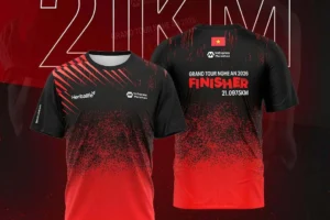 Áo finisher VnExpress Marathon Nghệ An 2026 mang biểu tượng lửa và nước