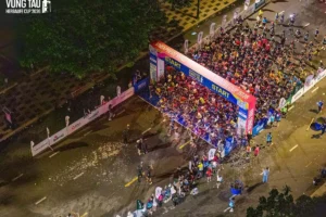 VnExpress Marathon Vũng Tàu Herbalife Cup: Điểm nhấn những màn so tài trong gió lớn