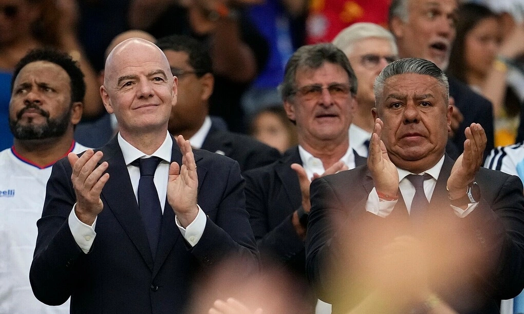 Argentina ủng hộ Chủ tịch FIFA giữa bão chỉ trích
