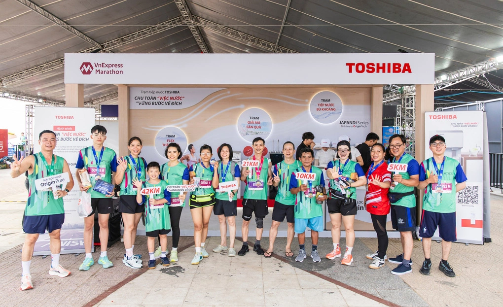 Máy lọc nước Toshiba tiếp sức 10.000 runner VnExpress Marathon Nha Trang
