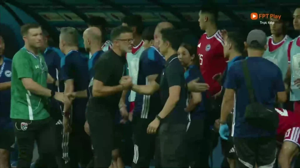 HLV tuyển Thái Lan ngượng ngùng vì bị mẹ trách móc vụ tranh cãi ở ASEAN Cup 2026