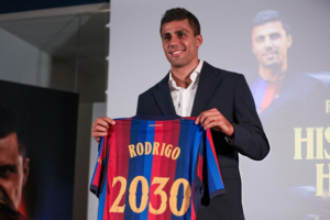 Rodri chính thức gia nhập Barcelona: Mảnh ghép có thể thay đổi cả hệ thống của Hansi Flick?