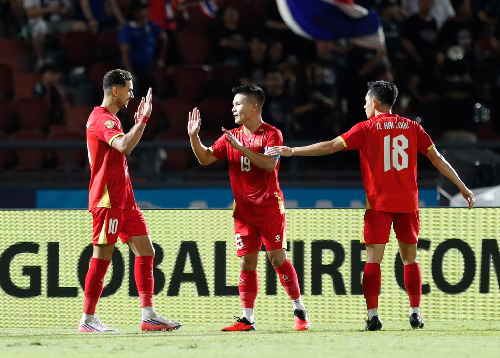 Thái Lan 0-2 Việt Nam: Vì sao Kim Sang Sik thắng trên bàn cờ chiến thuật?