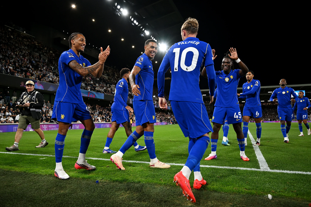 Fulham 2-3 Chelsea: Xabi Alonso thắng trận đầu, The Blues đã thay đổi chiến thuật ra sao?