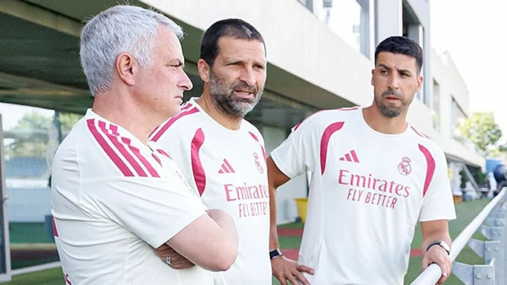 Mourinho chọn Khedira làm trợ lý tại Real