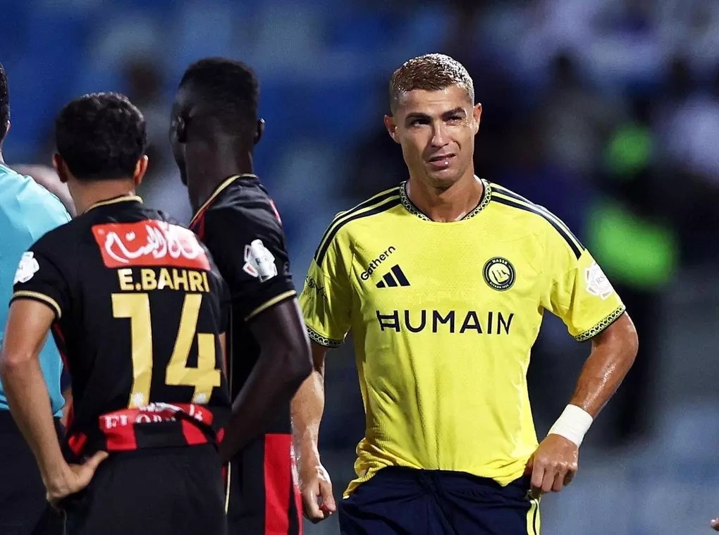 Nhà báo Saudi tiết lộ Ronaldo chủ động xin rời sân và bật khóc ở trận Al Nassr thắng ngược
