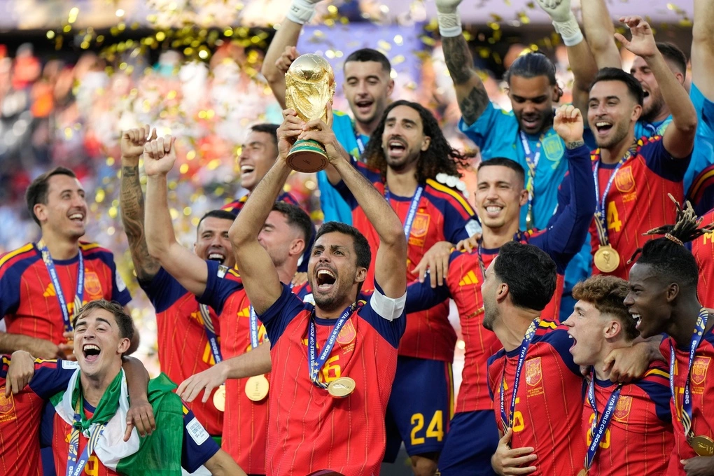 Barcelona đạt thỏa thuận chiêu mộ tiền vệ Rodri từ Manchester City