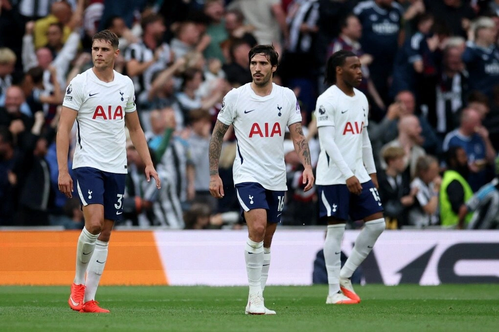Tottenham nhận thất bại thứ hai liên tiếp tại Ngoại hạng Anh sau màn trình diễn thất vọng