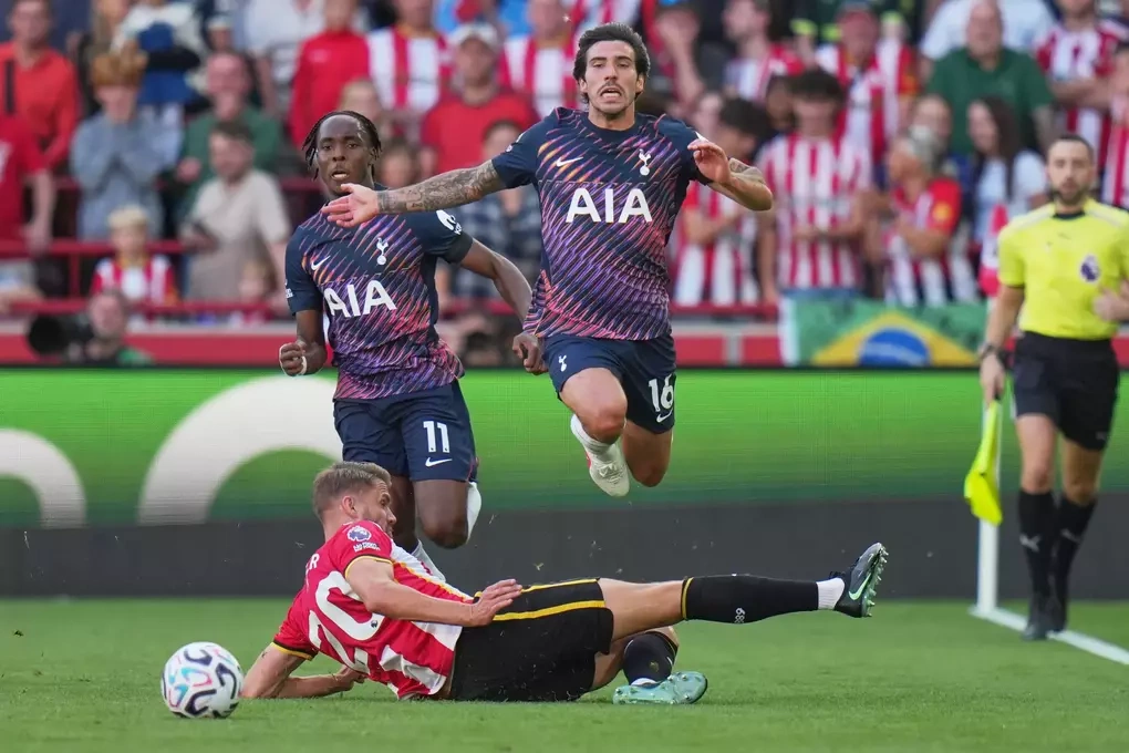 Tottenham thảm bại 0-3 ngày ra quân Ngoại hạng Anh 2026-2027