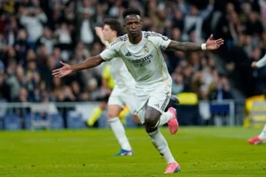 Real nâng lương lên 25 triệu USD để níu kéo Vinicius