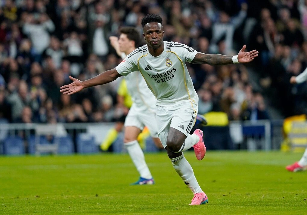 Real nâng lương lên 25 triệu USD để níu kéo Vinicius