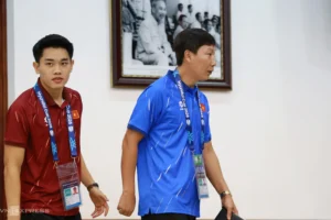 HLV Kim Sang-sik phản ứng bất ngờ về lợi thế trước chung kết lượt về gặp Thái Lan