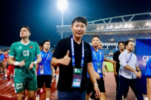 HLV Kim Sang-sik thiết lập kỷ lục lịch sử, đưa bóng đá Việt Nam vào chung kết ASEAN Cup 2026