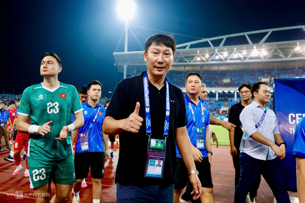HLV Kim Sang-sik thiết lập kỷ lục lịch sử, đưa bóng đá Việt Nam vào chung kết ASEAN Cup 2026