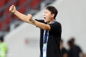 Báo Hàn Quốc nhận định Kim Sang-sik biến vô địch thành thói quen cho bóng đá Việt Nam