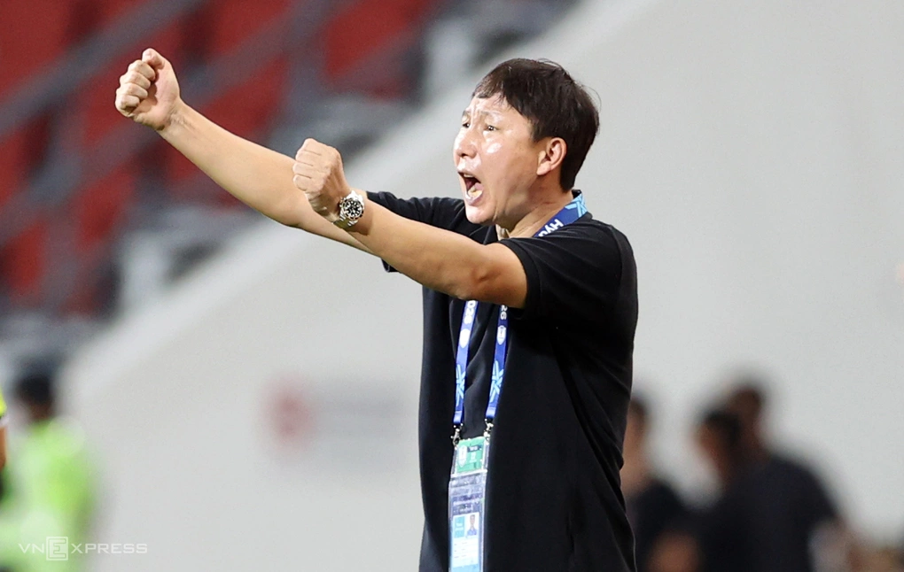 Báo Hàn Quốc nhận định Kim Sang-sik biến vô địch thành thói quen cho bóng đá Việt Nam