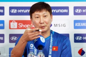 HLV Kim Sang-sik đáp trả cầu thủ Indonesia