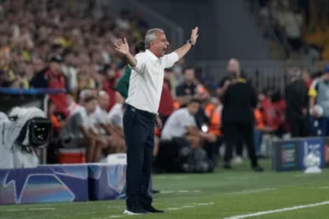 Chủ tịch CLB Fenerbahce từ chối đơn từ chức của HLV Ismail Kartal