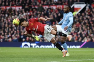 Chuyên gia Anh chia rẽ sâu sắc trước trận đại chiến Man Utd và Man City