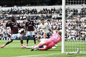 Tottenham thua trận thứ ba ở Ngoại hạng Anh trước Aston Villa