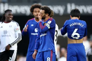 Gary Neville chỉ trích Man Utd sau trận hòa Fulham: Cầu thủ như ma nơ canh