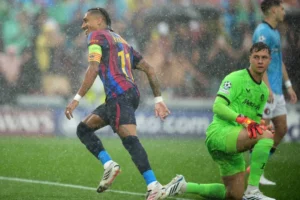 Raphinha lập cột mốc lịch sử tại Barcelona, vượt qua cả thành tích của Lionel Messi