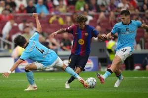 Lamine Yamal vượt kỷ lục của Kylian Mbappe tại Champions League