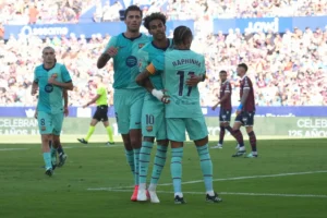 Yamal lập cú đúp, Barca thắng kịch tính Levante tại La Liga
