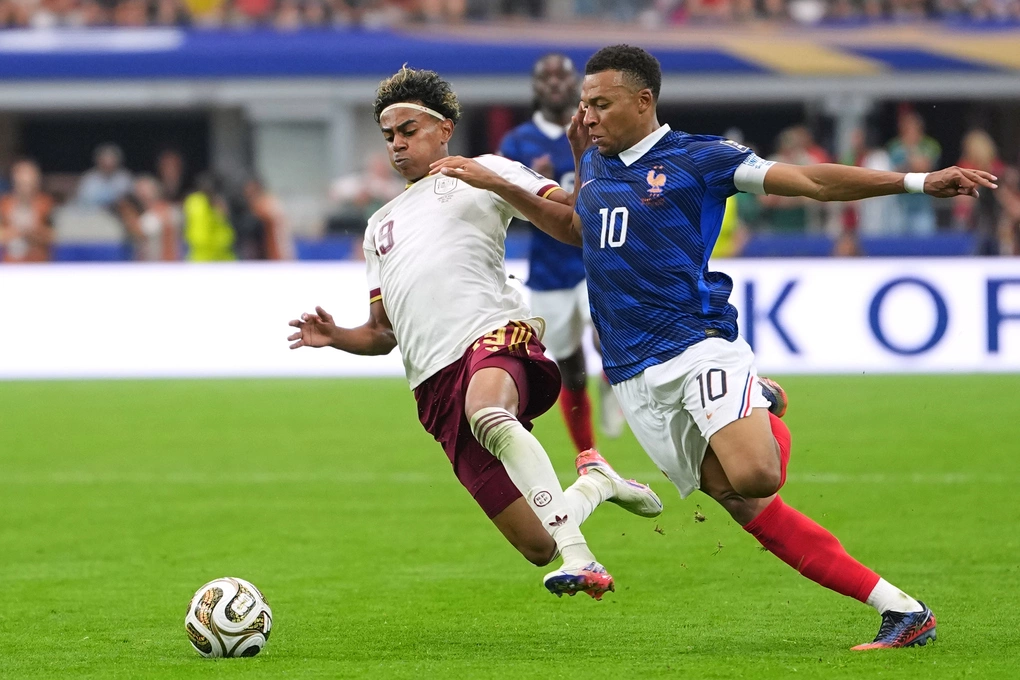 Yamal đáp trả Mbappe trong cuộc đua Quả Bóng Vàng 2026