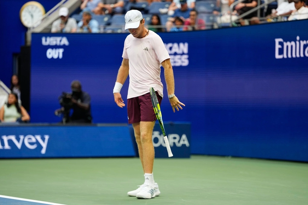 Michelsen bật khóc trên vai Tiafoe sau trận thua ngược đáng tiếc tại Mỹ Mở rộng 2026