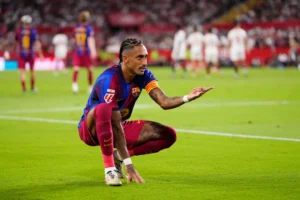 Raphinha tỏa sáng rực rỡ với hat-trick, giúp Barca ngược dòng hạ Sevilla tại La Liga