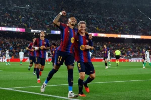 Barca lập kỷ lục lịch sử với chuỗi 7 trận toàn thắng đầu mùa dưới thời Hansi Flick