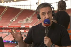 Gary Neville lo ngại điểm yếu hàng thủ khiến Man Utd dễ bị chọc thủng lưới